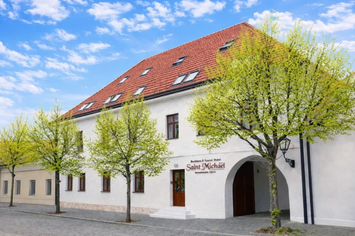 Exteriér Hotela Saint Michael - jarný záber plný farieb